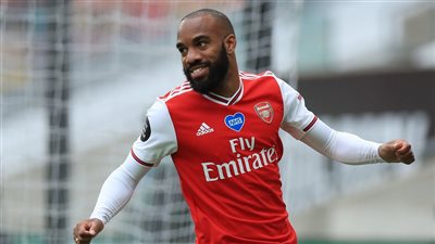 آرسنال يعرض على لاكازيت تجديد عقده