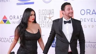 قبلات رومانسية.. كيف أظهر أحمد الفيشاوي حبه لـ ندى الكامل