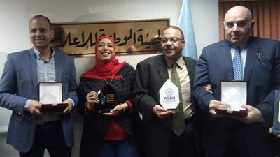 رئيس الإذاعة المصرية يُكرم الفائزين بجوائز «المهرجان العربي للاذاعة والتليفزيون» بتونس 