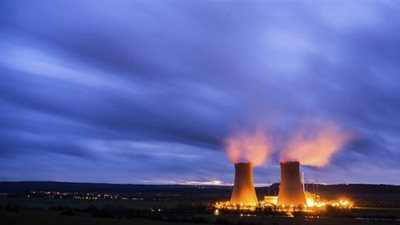 ألمانيا تغلق نصف محطاتها النووية