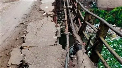 عاجل.. أول إجراء من محافظ الغربية على سقوط أجزاء من كوبرى بكفر الزيات