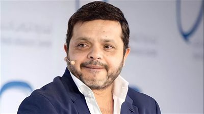 محمد هنيدي يمازح الجمهور بصورة من فيلم 