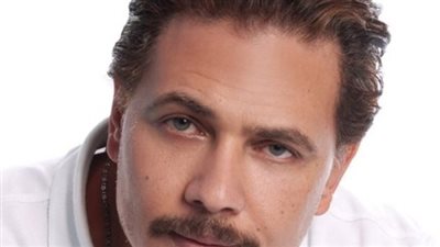 إصابة محمد رياض بكورونا.. ورانيا محمود ياسين تطمئن جمهوره