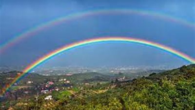 قوس قزح يتصدر 