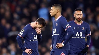 إصابة ثلاثة نجوم من باريس سان جيرمان بفيروس كورونا