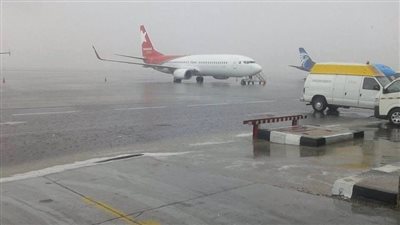 مدير مطار الغردقة: تأجيل 250 رحلة بسبب الطقس السيئ