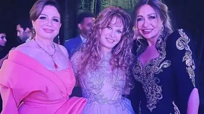 ليلى علوي تهنئ نيللي وإلهام شاهين في عيد ميلادهما