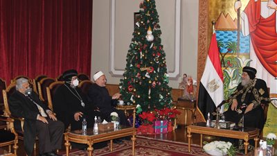 مفتي الجمهورية يزور البابا تواضروس لتهنئته بعيد الميلاد المجيد