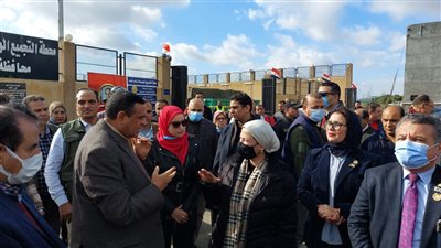 وزيرة البيئة ومحافظ البحيرة يتفقدان المحطة الوسيطة لجمع القمامة (صور)
