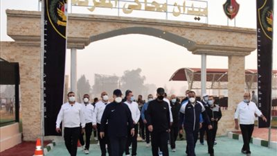 وزير الدفاع يتفقد عددا من الأنشطة التدريبية للطلبة بالكلية الحربية 