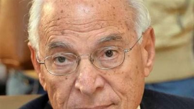 فاروق الباز يطالب بتطبيق حكم الإعدام على من يبنى على الأراضي الزراعية