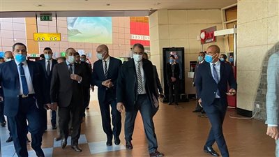 وزير الطيران يتفقد استعدادات مطار شرم الشيخ لاستقبال ضيوف منتدى شباب العالم