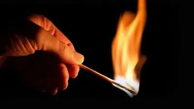 شكت بسلوكها.. سيدة تشعل النار في نجلتها بالغربية