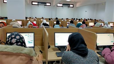 رئيس جامعة القناة: 722 طالبا يؤدون الاختبارات الإلكترونية غدا