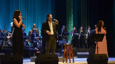 بأغاني الرسوم المتحركة.. 