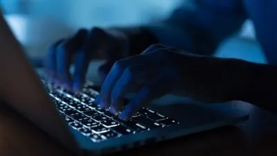 الحبس 15 عامًا.. تحرك برلماني لتغليظ عقوبة الابتزاز الإلكتروني وجرائم الإنترنت