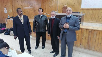 رئيس جامعة أسوان يتفقد امتحانات الفصل الدراسي الأول للعام الجامعي 2022/2021  