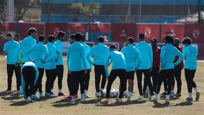 موسيماني يُحاضر لاعبي الأهلي استعدادًا لمباراة الجونة