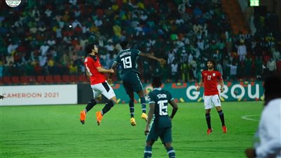 نجم نيجيريا السابق: منتخب مصر محظوظ بالخسارة بهدف واحد
