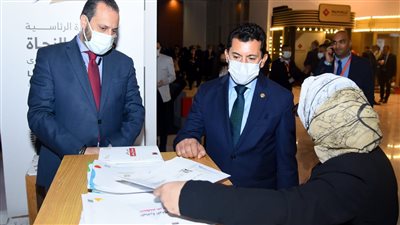 وزراء وبرلمانيون وإعلاميون في مقدمة زوار جناح الهجرة بمنتدى شباب العالم