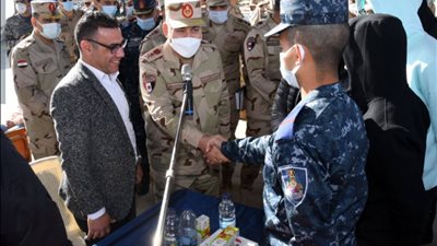 رئيس الأركان يتفقد الكلية الحربية ويلتقي الطلبة المستجدين وأسرهم