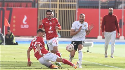 الكشف الطبي يُحدد مدة غياب نجم الأهلي عن الملاعب