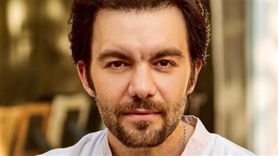 بكلمات مليئه بالحزن.. شريف رمزي يحيي الذكرى السابعة لوفاة والده