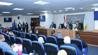  محافظ الإسكندرية يعقد ورشة عمل لتوعية الموظفين بأضرار تعاطي المخدرات (صور)