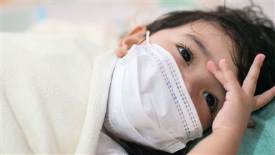 طبيب يوضح أعراض إصابة الأطفال بـ 