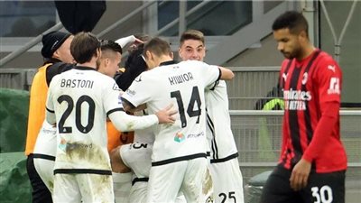 ميلان يسقط أمام سبيزيا ويهدر فرصة الصدارة