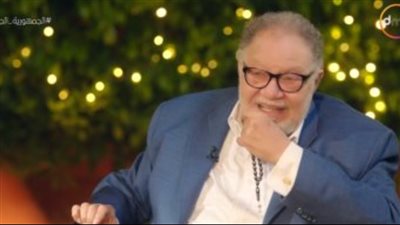 يحيى الفخراني عن محمد خان: كان بيقوللي بوس بجد في فيلم 