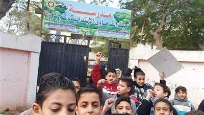  توافد طلاب رابعة ابتدائى لأداء امتحان اللغة الإنجليزية فى الدقهلية (صور)