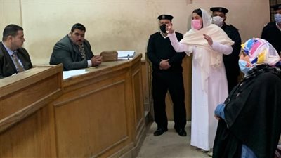 عاجل.. حنين حسام تصدم حضور المحكمة ببكائها: 