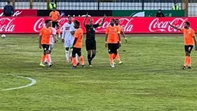 الـVAR يلغي هدف فاركو ويرفض إحتساب ركلة جزاء للزمالك في أبرز أحداث الشوط الأول