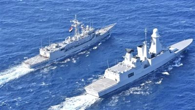 القوات البحرية المصرية والفرنسية تنفذان تدريبا عابرا بنطاق الأسطول الجنوبى