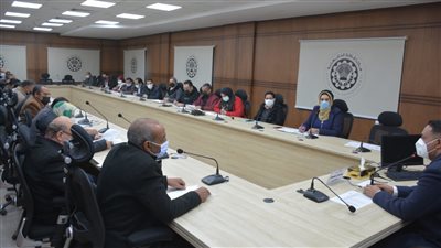 محافظ الدقهلية يناقش ملفات تخدم المواطن مع التنفيذيين (صور) 