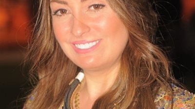 نرمين الفقي تنشر فيديو رقصها مع المخرج محمد عبد الخالق في كواليس 