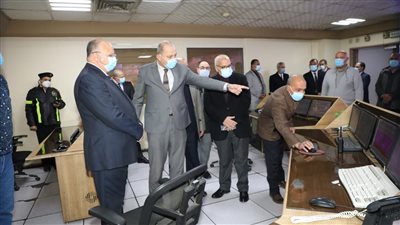 محافظ القاهرة يتفقد العمل بنفق الأزهر 