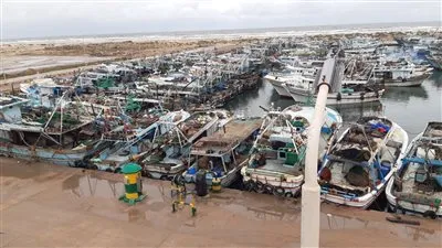 لارتفاع الأمواج وسوء الطقس.. توقف حركة الصيد في كفر الشيخ