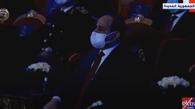 السيسي يحبس دموعه خلال احتفالية عيد الشرطة.. لهذا السبب