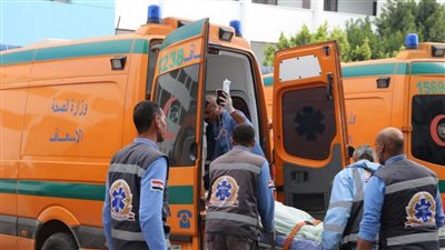 إصابة 5 أشحاص في حادث تصادم بطريق 