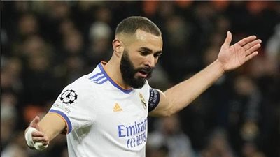 بنزيما يلمح لمشاركته أمام باريس سان جيرمان