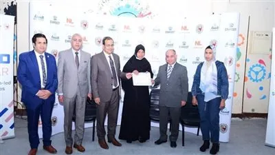  رئيس جامعة سوهاج يكرم 