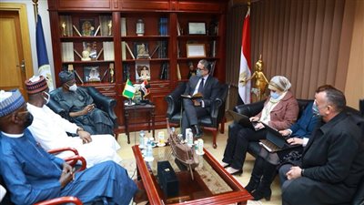 وزير السياحة النيجيري يشيد بجهود مصر في استراد الآثار