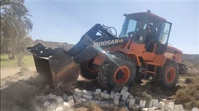 إزالة 20 حالة تعد على أراضى زراعية بجنوب الأقصر