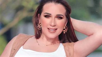 بعد أزمة خلافها مع والدها.. أسما شريف منير تستمتع بعطلتها فى دهب