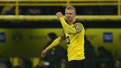 بيكيه يُحاول إقناع هالاند بعدم الانضمام إلى ريال مدريد