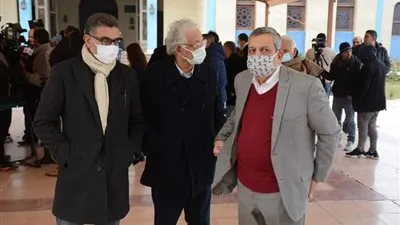 جمال فهمي ويحيى قلاش وعبدالله السناوي.. يؤدون صلاة الجنازة على الكاتب الصحفي الراحل ياسر رزق