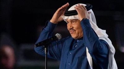 محمد عبده يطلب التقاط صورة مع هاني شاكر وكاظم الساهر خلال حفل Joy Awards