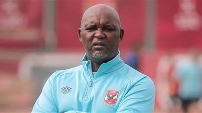 نجم الأهلي السابق يفتح النار على موسيماني لهذا السبب